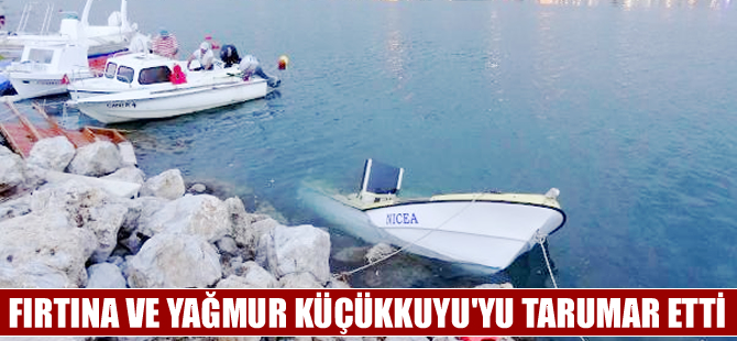 Küçükkuyu'da fırtına ve yağmurdan 2 tekne battı