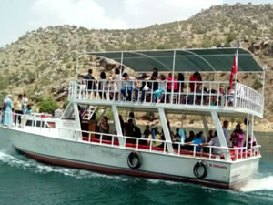 Halfeti'de tekne turlarına yoğun ilgi