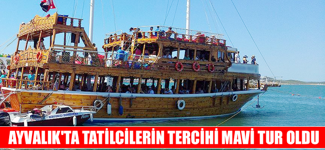 Ayvalık’ta Mavi tur tatilcilerin gözdesi oldu