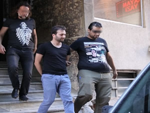 Donanmaya ait belgeleri imha etmek isteyen eski teğmen gözaltına alındı