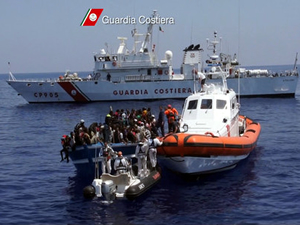 İtalyan Sahil Güvenliği Sicilya açıklarında 2 bin 500 mülteci kurtardı
