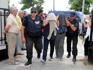 Yunanistan'a kaçan firari askerler için Çipras'tan teminat