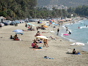 Kuşadası’nda ‘sahil işgalcileri’ne para cezası