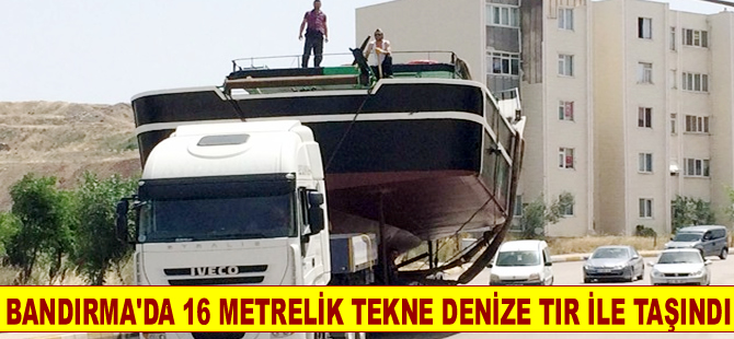 Balıkesir'de 16 metrelik balıkçı teknesi TIR'la taşındı