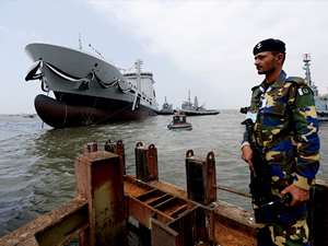 Pakistan için inşa edilen askeri gemi suya indirildi