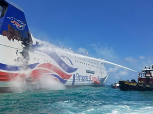 511 yolcu ve mürettebatın bulunduğu Caribbean Fantasy isimli gemide yangın çıktı