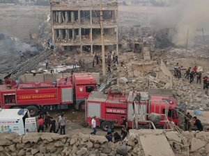 Cizre İlçe Emniyet Müdürlüğü binasına bombalı araçla hain saldırı