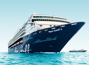 Mein Schiff 2 adlı yolcu gemisi Bodrum'a 30 bin turist getirdi