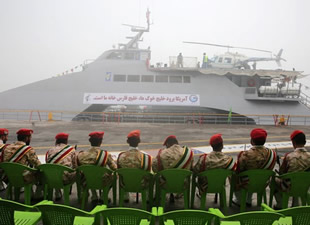 İran yüksek hızlı savaş gemisini denize indirdi