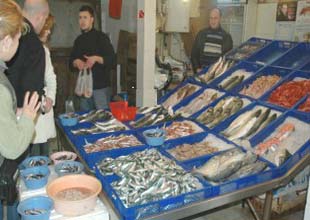 Kuşadası'nda balık bereketi yaşanıyor