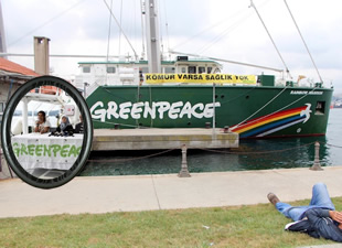 Greenpeace'in efsane gemisi Rainbow Warrior İstanbul’a demir attı