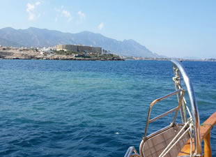 Kuzey Kıbrıs'ta denizin rengi değişti