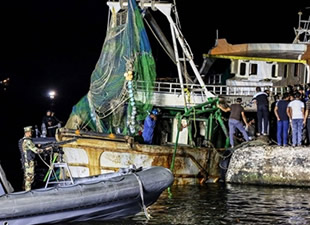 Akdeniz'de batan göçmen teknesi su yüzeyine çıkarıldı