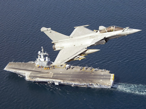 Fransız uçak gemisi Charles de Gaulle'den kalkan uçaklar, Musul'u bombaladı