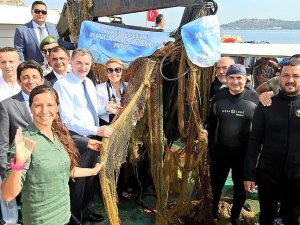 İzmir'de 'hayalet ağ' temizliği yapıldı