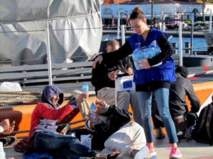 Çeşme'de yapılan 2 ayrı operasyonda 85 kaçak yakalandı