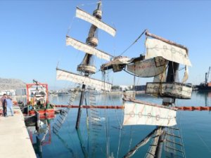 Antalya'da batan tur teknesi yüzeye çıkarıldı