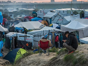 Fransa, koşulları en kötü sığınmacı kampını boşaltıyor
