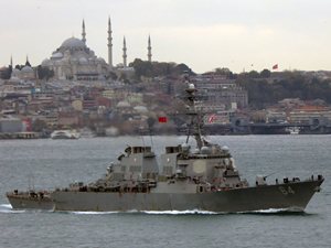 ABD destroyeri USS Carney, İstanbul Boğazı'ndan geçerek Karadeniz'e açıldı