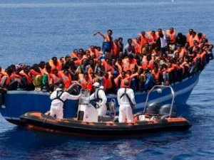 Akdeniz'i geçmeye çalışan göçmenlerin botunda 25 ceset bulundu