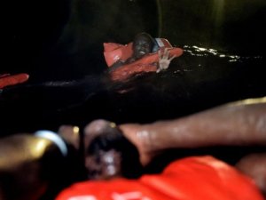 Libya'da göçmen teknesi battı, 90 ölü!