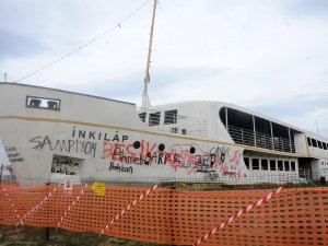 Yalova’daki İnkılap Vapuru’nun sökümüne başlandı