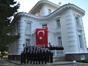 KTÜ'lü denizciler Atatürk'ü unutmadı