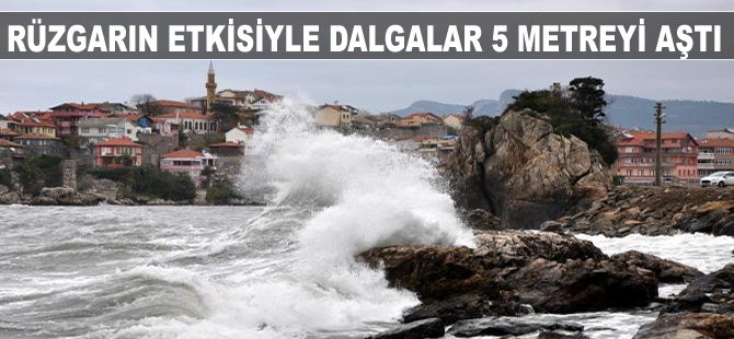 Zonguldak ve Bartın'da fırtına dev dalgalar oluşturdu