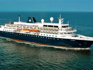 Ultra lüks 'Minerva' Kuşadası'na demir attı