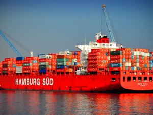 Oetker Group, konteyner hattı Hamburg Süd'u satmayı düşünüyor