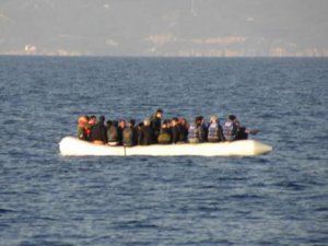 Botları alabora olan 21 kaçak göçmen kurtarıldı