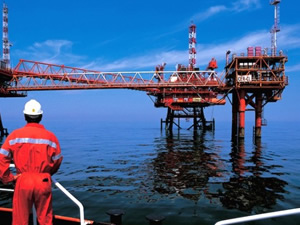 Eni, Mısır'ın Zohr gaz sahasındaki hisselerini Rosneft'e satıyor