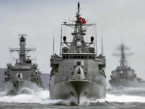 Deniz Kuvvetleri Ege ve Akdeniz'de eş zamanlı eğitim düzenledi