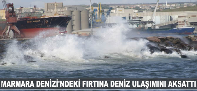 Marmara Denizi'ndeki fırtına deniz ulaşımını aksattı