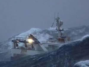 Limanda bulunan 6 balıkçı teknesi alabora oldu