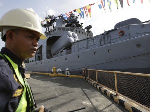 Rus savaş gemileri ortak tatbikat için Filipinler'de