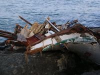 Samsun'da balıkçı teknesi fırtına nedeniyle parçalandı