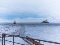 Rusya'da üç gemi buzların arasında mahsur kaldı