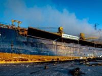 Rusya'da terkedilmiş gemide çıkan yangın söndürülemiyor