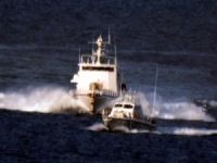 Türk karasularına giren Yunan botu arızalandı