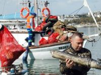 Bodrum'da deniz dibi ve kıyı temizliğine öğrenciler de destek verdi