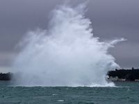 Liman işçileri 250 kiloluk Alman bombası buldu