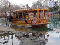 Manavgat Irmağı'nın su seviyesi düştü, tur tekneleri çalışamıyor