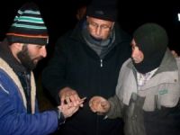 Gölde mahsur kalan balıkçılar askeri helikopterle kurtarıldı
