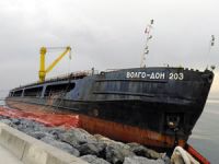 Kartal sahilinde karaya oturan M/V VOLGO-DON 203, yerinde sökülmeye başlandı