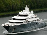 Dubai Şeyhi Abdullah Al Futtaim'in 110 metrelik mega yatı Marmaris'e demirledi