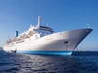 Muğla'nın Marmaris ilçesine yılın ilk kruvaziyeri yanaştı