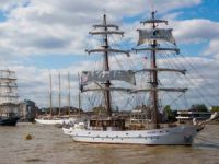Tarihi yatlar Londra’da yelken açtı