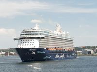 Mein Schiff 3, Kuşadası Ege Ports Limanı'na yanaştı