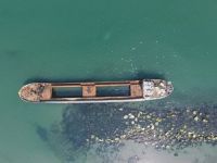 Karaya oturan M/V Yiğithan isimli gemiden sızan yağ çevre kirliliğine neden oldu